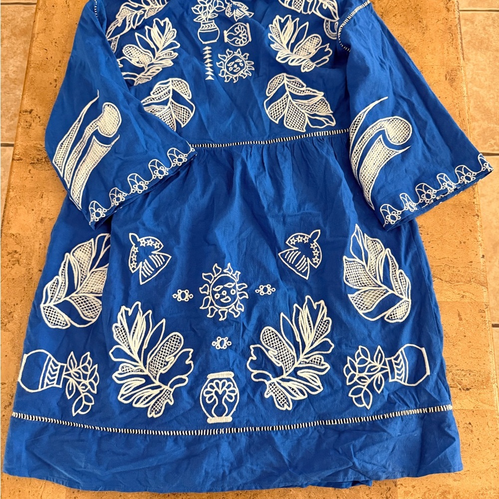 NWOT Jade Blue Garment with White Detailing Small
Lot C - Picture 2 of 3